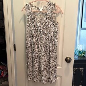 Black and White Sleeveless Midi Sundress with V-Neck